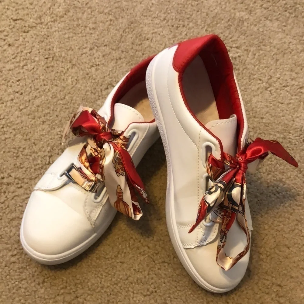 𝅺super Cute Skate shoe with Ribbon Laces
